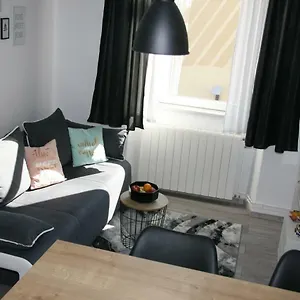 stylish-apartment-in-city-center.pula-hotels.org/